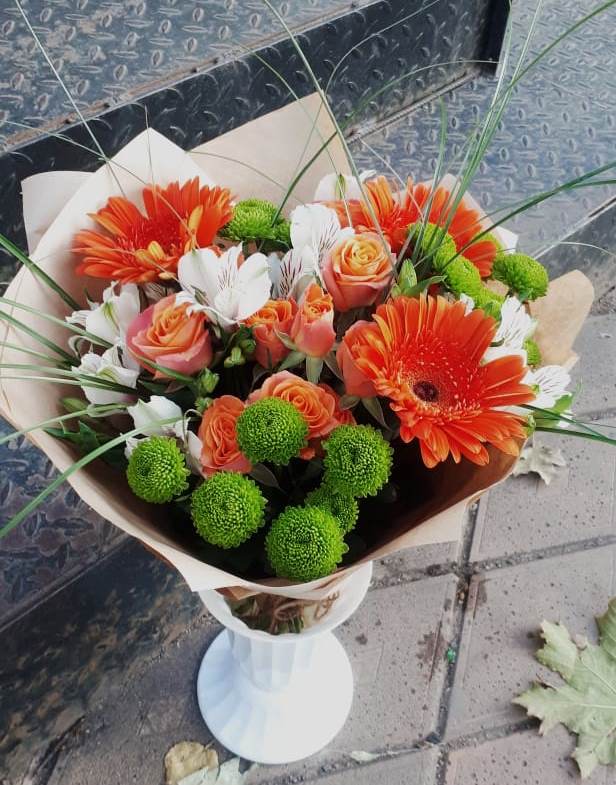 Букет цветов из: Герберы, Хризантемы, Альстромерии и Розы в Пустошу