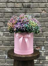 Цветочная композиция из Гипсофила и Розы в шляпной коробке в Пустошу