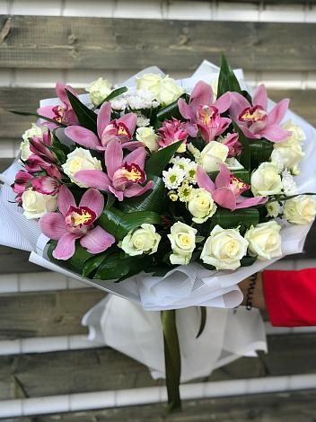 Букет цветов из: Розы и Хризантемы в Пустошу