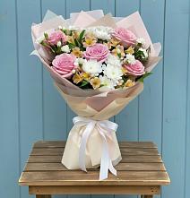 Букет цветов из:  Гвоздики, Орхидеи и Розы в Пустошу