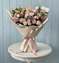 Букет цветов из:  Розы и Лизиантусы в Пустошу