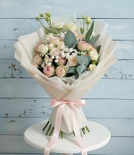 Букет цветов из:  Розы и Лизиантусы в Пустошу