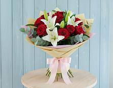 Букет цветов из:  Лилии и Розы в Пустошу