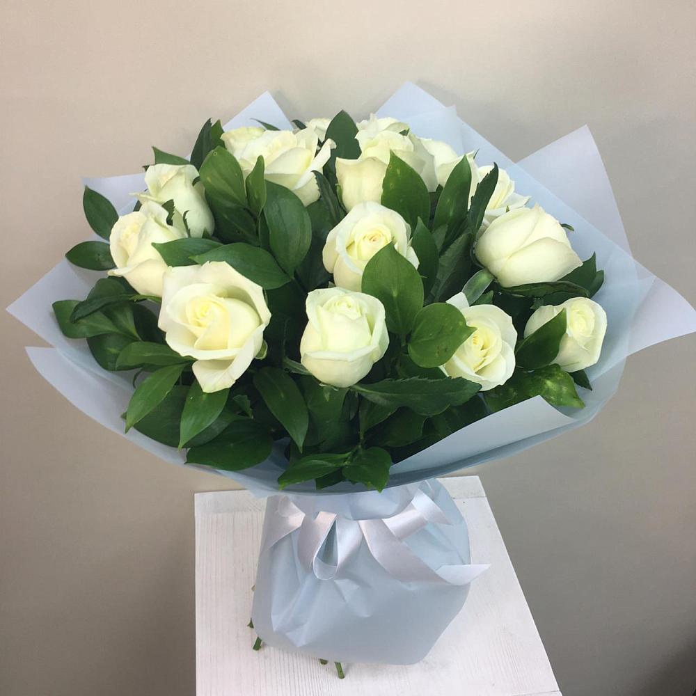 Букет 15 Белых роз Проуд в Пустошу