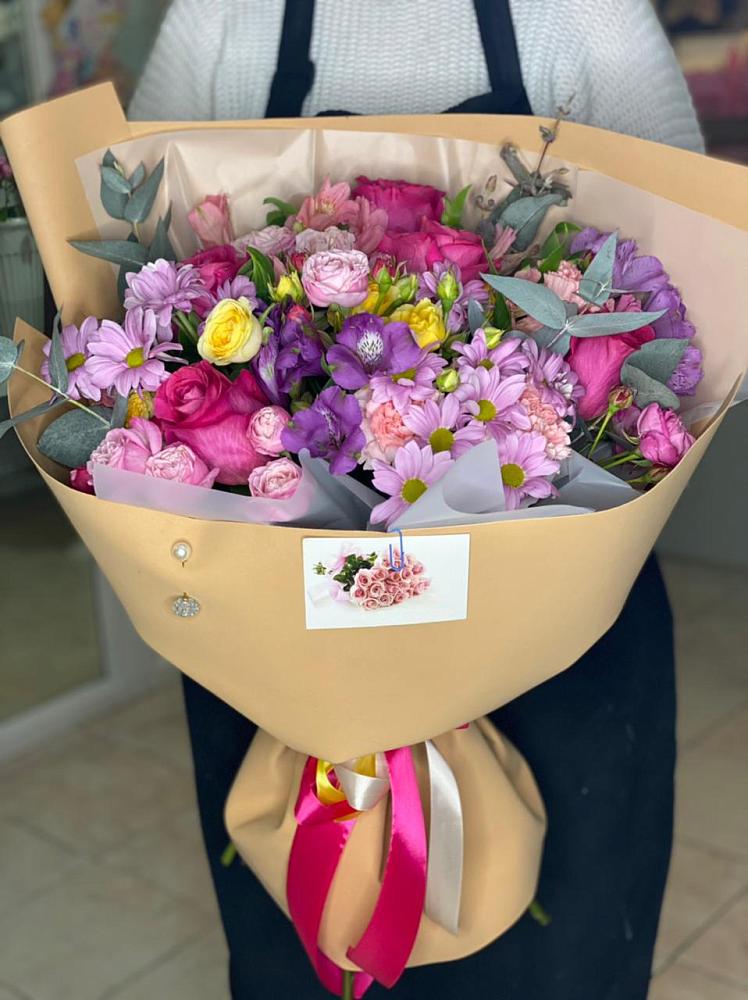 Букет цветов из: Хризантемы, Гвоздики и Альстромерии в Пустошу