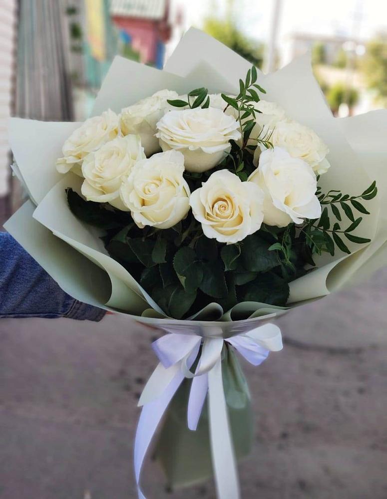 Букет Белые розы Проуд в Пустошу