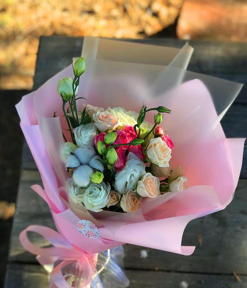 Букет цветов из: Розы и Лизиантусы в Пустошу