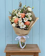 Букет цветов из:  Альстромерии, Лизиантусы, Розы и Хризантемы #REPLACE_PRED# Пустошу