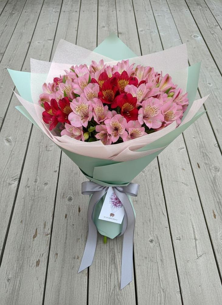 Букет цветов из: Альстромерии в Пустошу
