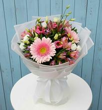 Букет цветов из:  Герберы, Альстромерии и Лизиантусы в Пустошу