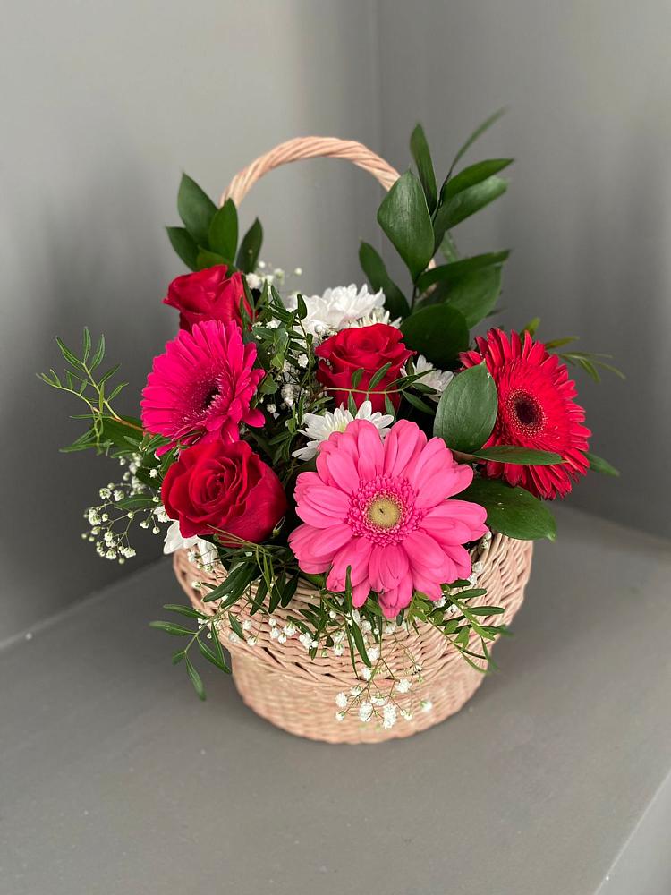 Цветочная композиция из Розы, Хризантемы и Герберы в корзине в Пустошу