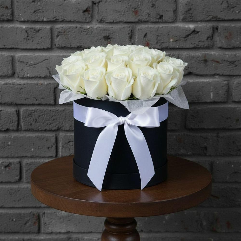 Цветочная композиция из Розы в шляпной коробке в Пустошу