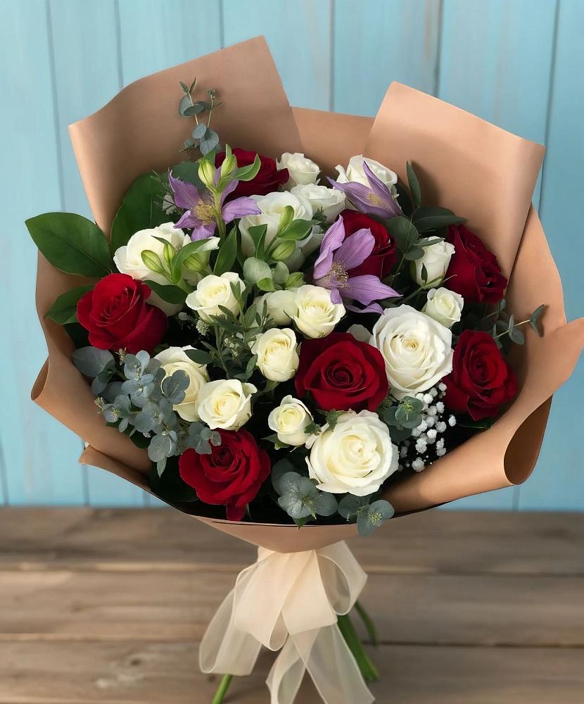 Букет цветов из: Розы и Альстромерии в Пустошу