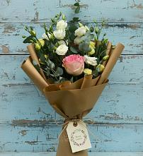 Букет цветов из:  Розы и Лизиантусы в Пустошу