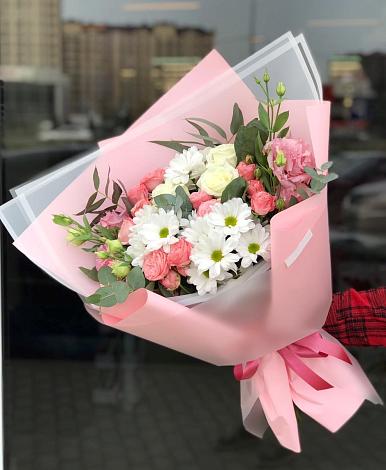 Букет цветов из: Розы, Лизиантусы и Хризантемы в Пустошу
