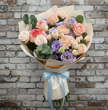 Букет цветов из:  Розы, Лизиантусы и Гвоздики в Пустошу