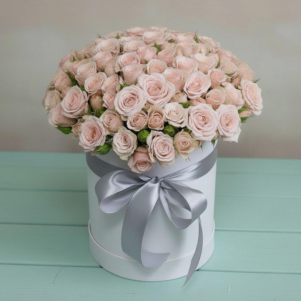 Цветочная композиция из Розы в шляпной коробке в Пустошу