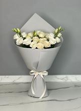 Букет цветов из:  Розы и Лизиантусы в Пустошу